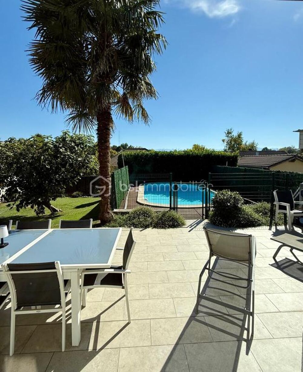 Maison familiale de 130 m² habitables avec jardin arboré de 757m² et piscine