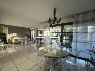  Villa  vendre 10 pices 230 m