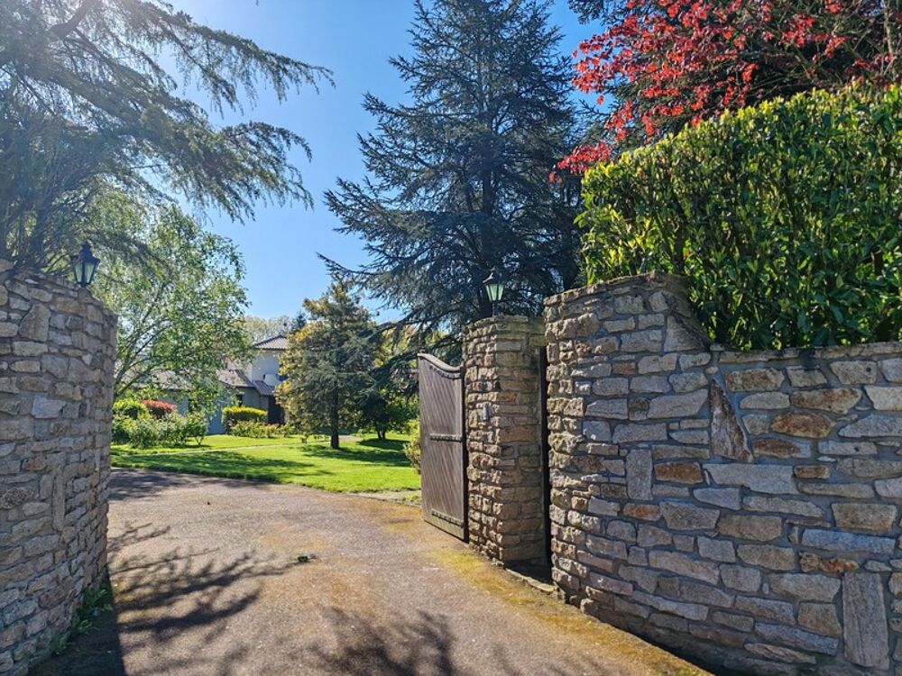 Vente Propriété/Château Propriete à vendre 12 pièces L'OIE (85) L oie