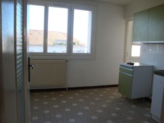  Appartement à louer 3 pièces 77 m²