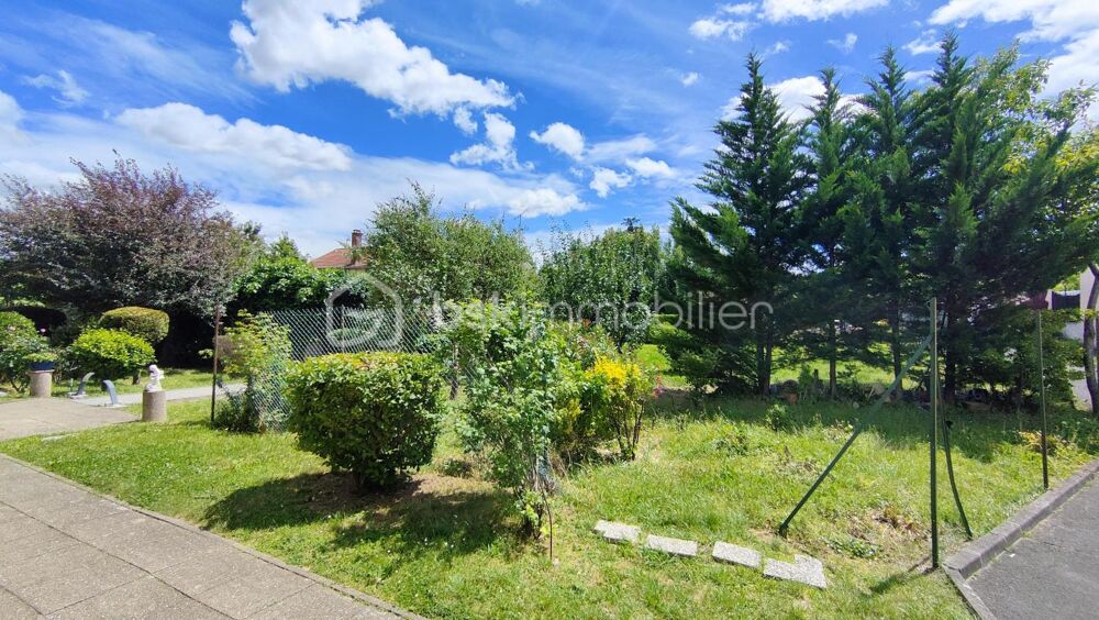 Vente Appartement Appartement 3 pièces de 68m2 en rez-de-chaussée avec loggia, terrasse et parking en sous-sol Noisy le sec