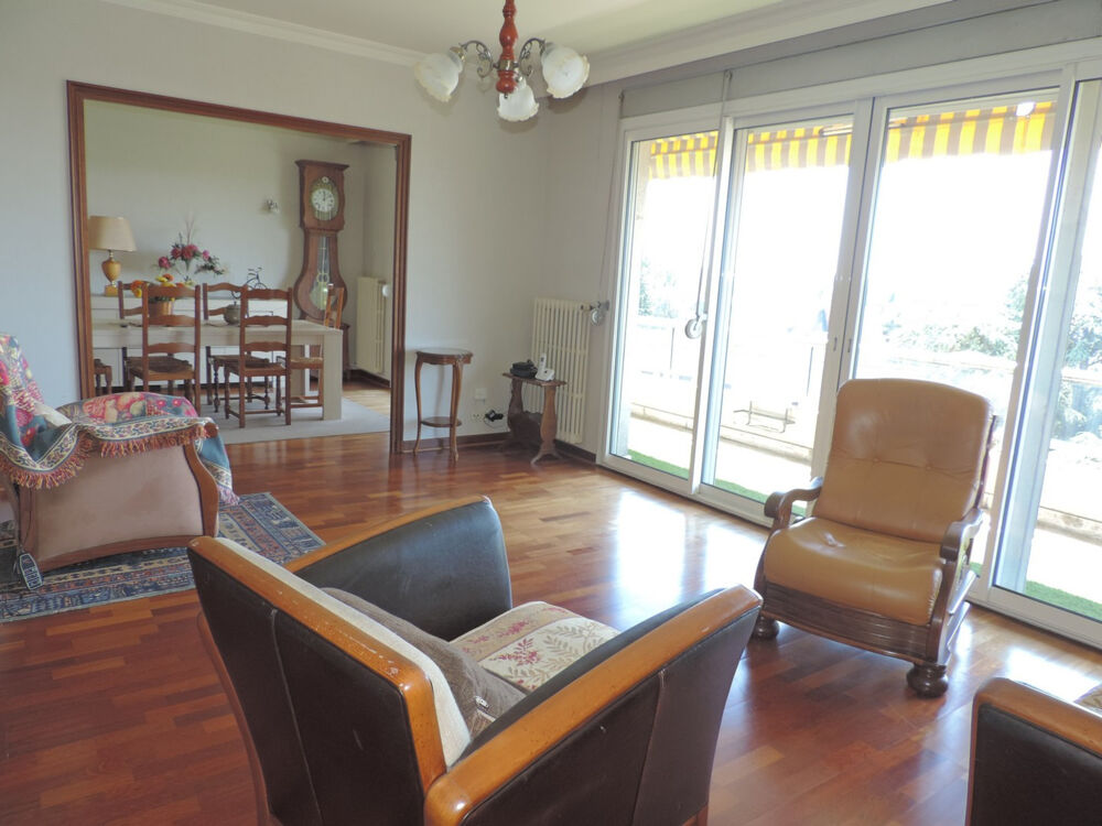 Vente Appartement Dpt Ain (01), à vendre BOURG EN BRESSE, appartement T3 de 109 m² au sixième étage avec vue panoramique, balcon, cave et garage Bourg en bresse