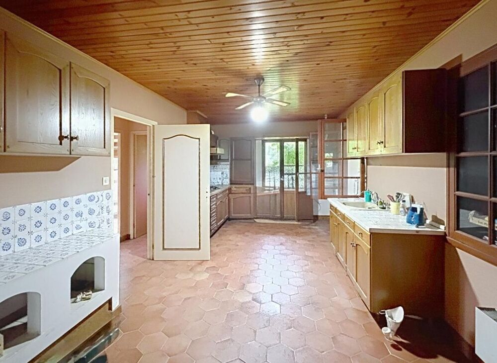 EXCLUSIVITE A THENAC Maison à rénover de 271 m2 utile