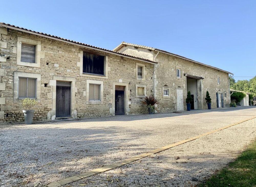 Nanteuil-(79400) Maison 6 pièces 210 m2, 400m2 de dépendances