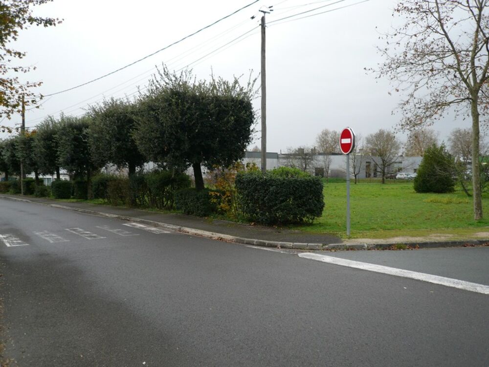 Vente Terrain ? CHATEAUBERNARD (16) Terrain � Vendre en Zone Urbaine � Vocation Economique ? Chateaubernard