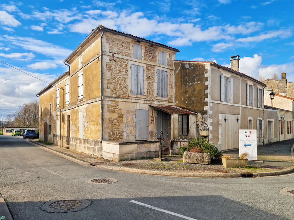 Maison à vendre 12 pièces BRIZAMBOURG (17)- Ensemble immobilier- 2 maisons, jardin- garage