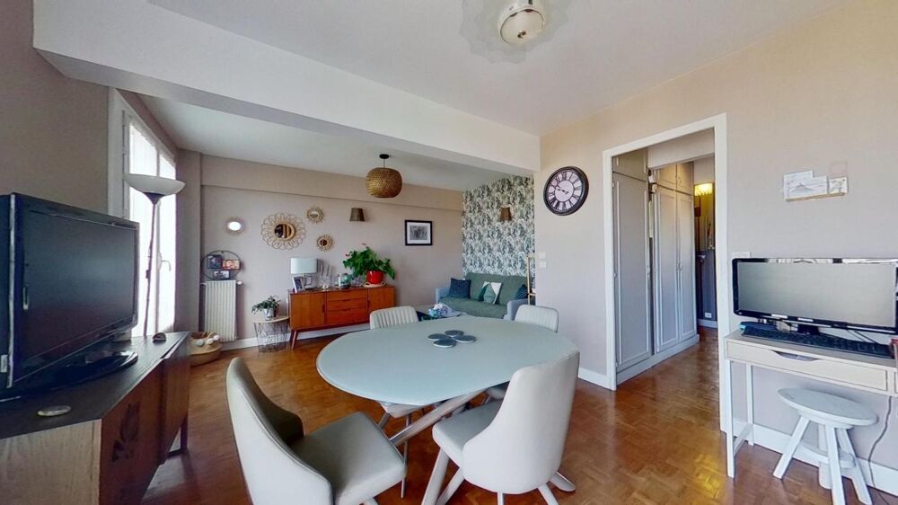 À VENDRE  Appartement 3 pièces traversant et lumineux avec balcon aux portes de Paris