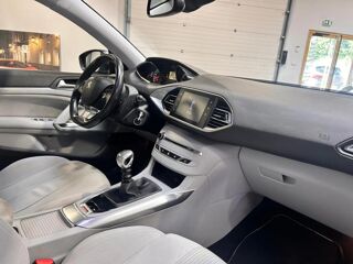 308 Allure 2015 occasion 35520 La Chapelle Des Fougeretz