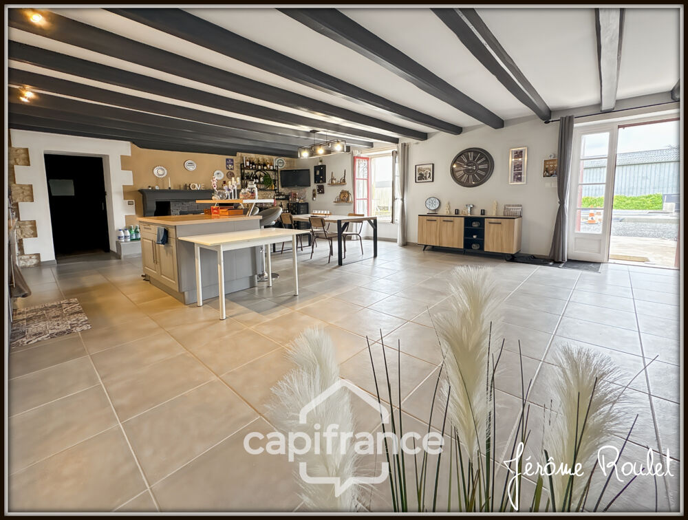 Vente Maison Maison en pierre à vendre 6 pièces 4 chambres + studio indépendant sur terrain 3 260 m² avec dépendances Champigny-En-Rochereau Champigny en rochereau