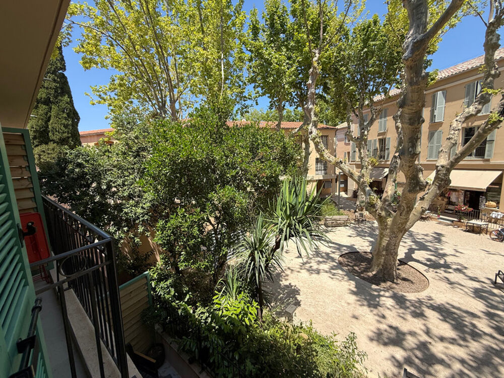 SAINT-TROPEZ  PLACE DES LICES  STUDIO DE STANDING AVEC BALCON ET GARAGE