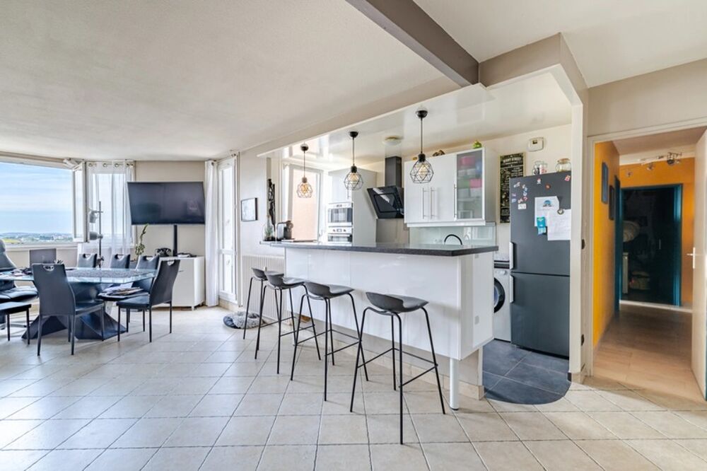 LIVRY GARGAN appartement T4 6 85 M2 cave et place de parking