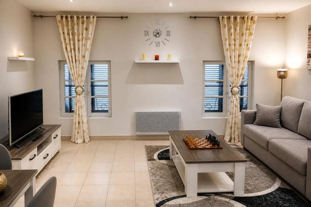83600 - FREJUS - CENTRE-VILLE - STUDIO - 31m² - RAPPORT LOCATIF