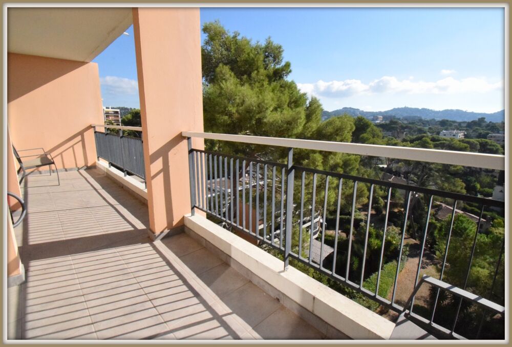Vente Appartement Trois pièces d'angle traversant au dernier étage, cave, garage.  vidéo du bien disponible Le cannet