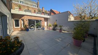  Maison à vendre 15 + pièces 402 m²