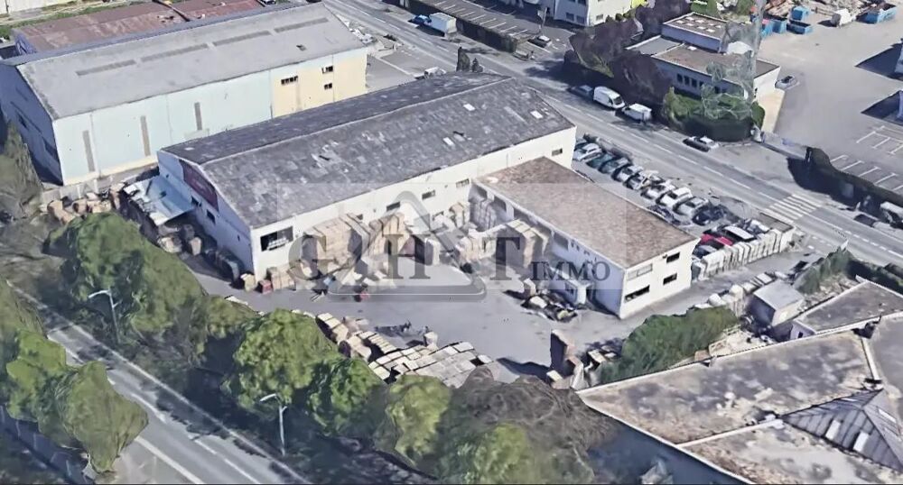   Local d'activité de 1 700 m² à vendre à SARCELLES 