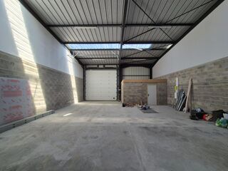 Parking / Garage  louer 1 pice 195 m