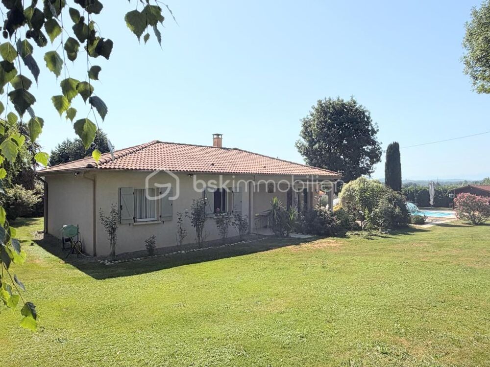 Propriété avec maison de plain-pied et son studio et son beau terrain de 3333 mètres avec piscine de 9X4 à l'abri des regards