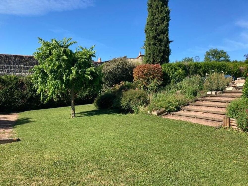 *** EXCLUSIVITE *** MAISON FAMILIALE AVEC PISCINE JARDIN ET DOUBLE GARAGE *** ST-GEORGES-SUR-ALLIER 63800 ***