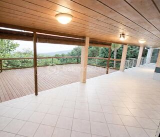  Villa à louer 5 pièces 200 m²