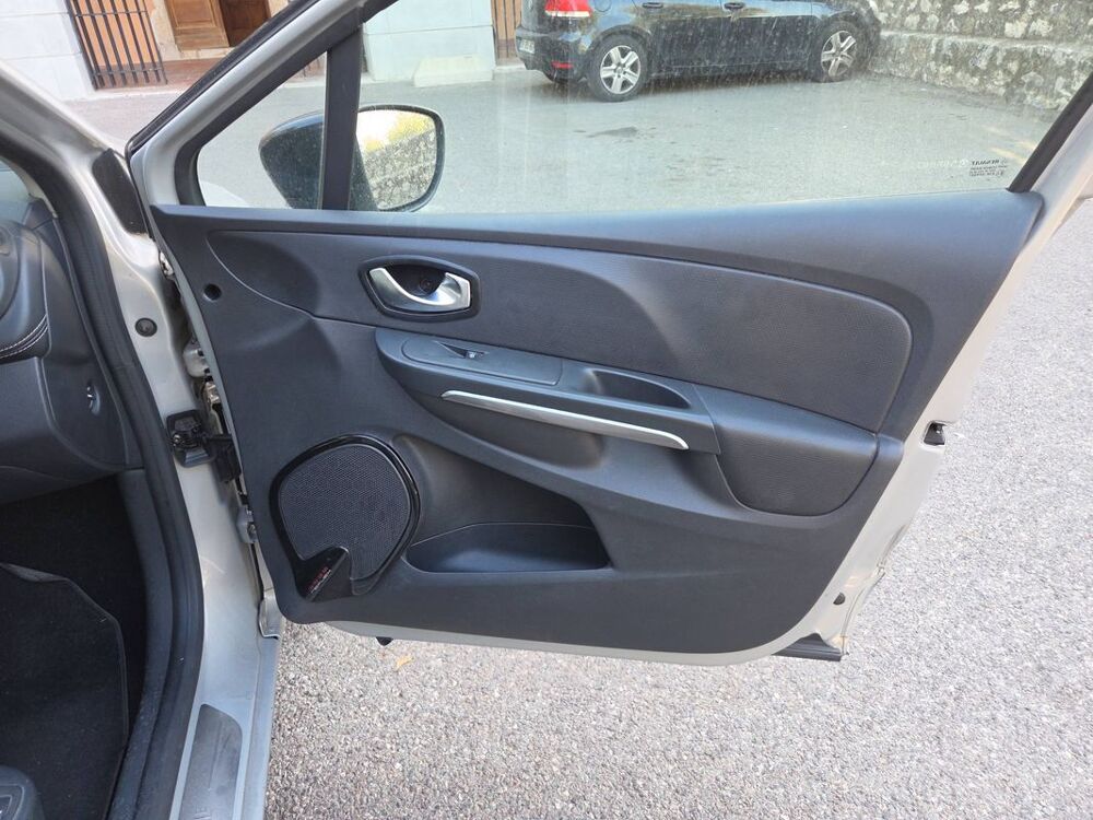 Clio IV 1.2 TCe 120 EDC6 Initiale Paris - Automatique 2018 occasion 06100 Nice