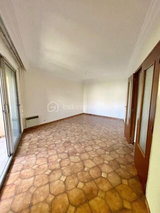 Vente Appartement AVIGNON EXTRA-MUROS – T2 AVEC LOGGIA, GARAGE, GRANDE CAVE ET DÉPENDANCE – EMPLACEMENT IDÉAL Avignon