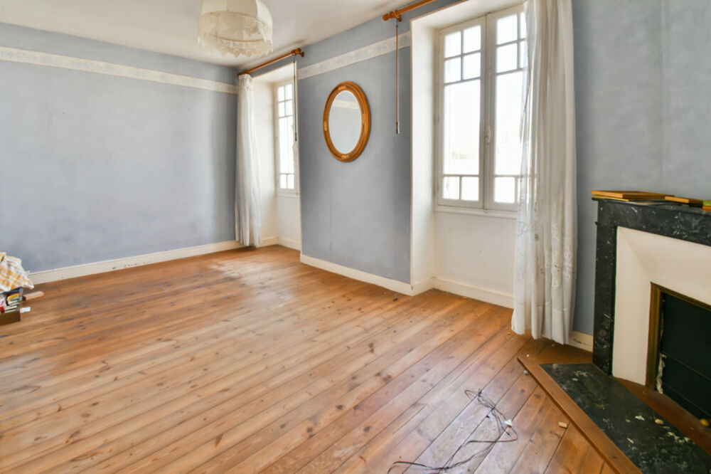 Maison à vendre 12 pièces BRIZAMBOURG (17)- Ensemble immobilier- 2 maisons, jardin- garage