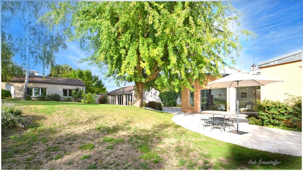 Dpt Yvelines (78), à vendre VILLENNES SUR SEINE, propriété P11 de 327,3 m² sur un terrain piscinable de 1 495,00 m²