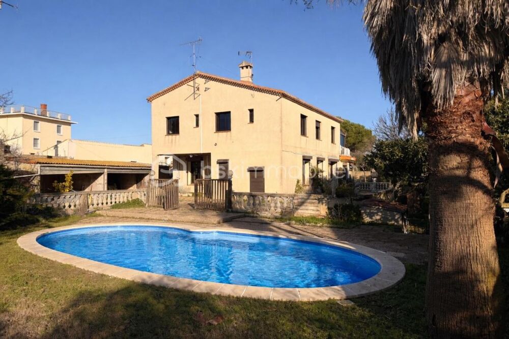 Villa avec piscine  Mont Saint-Clair  Fort potentiel