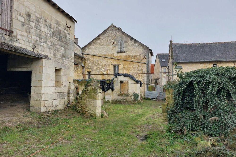 LERNÉ (37500) : Ensembles de Bâtisses à rénover (315 m2)