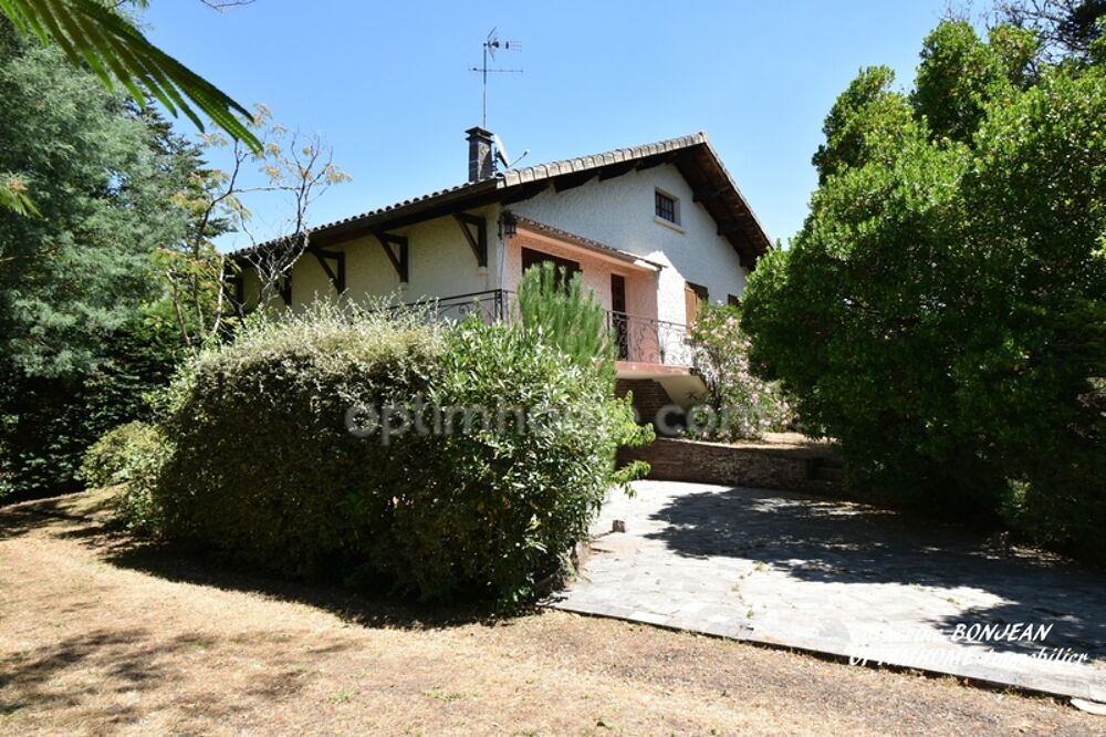 CARCANS BOURG - Maison familiale à rénover avec dépendances sur un magnifique terrain arboré d'environ 1400 m2