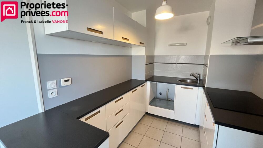 DERNIER ETAGE BEAU T2 AU CALME - 38m² - grand balcon - place de parking