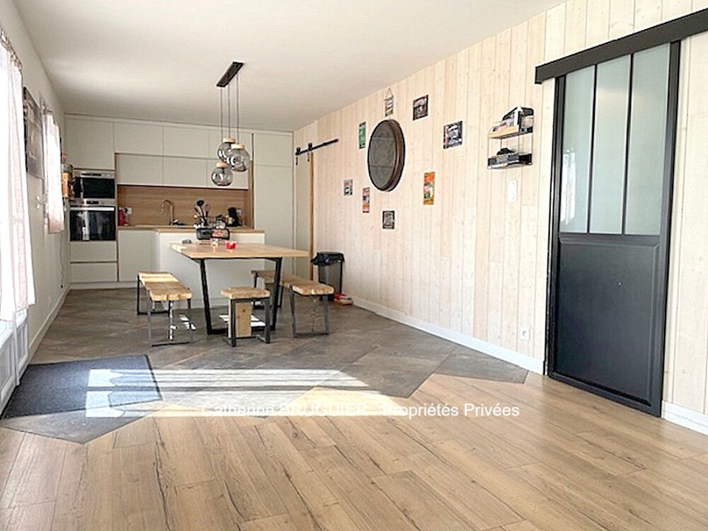 Maison de plain pied 148 m2- 4 chambres - garage- jardin- centre village