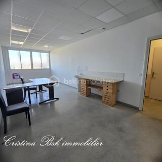   Locaux professionnels de qualité – 86 m² – Zone dynamique et recherchée à 10 mn de Forcalquier Forcalquier