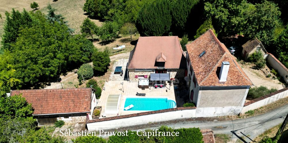 Dpt Dordogne (24), à vendre 11 pièces proche Thiviers (24) propriété de 325 m², terrain 22200 m², dépendance, piscine