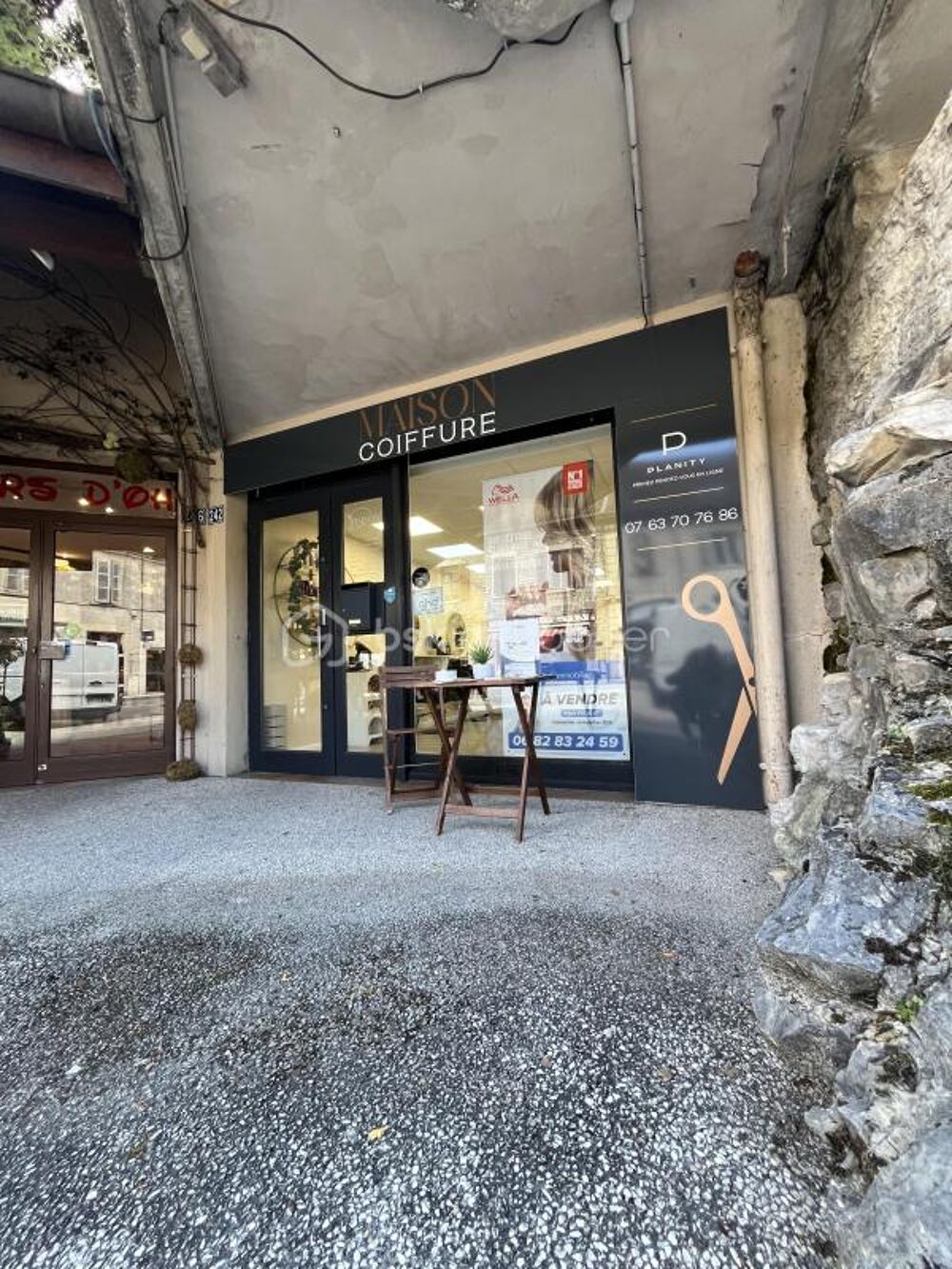   EXCLUSIVITE ! Local commercial rénové – 32 m² – Hyper centre de Morestel 