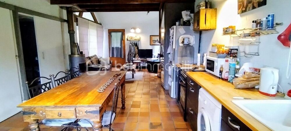Maison sur terrain boisé de 8417m2 avec garage et abris