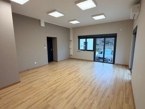 &Agrave; louer : bureaux open space d'environ 32 m&sup2;, r&eacute;cemment r&eacute;nov&eacute;s, id&eacute;alement situ&eacute;s 475 71100 Chalon sur saone