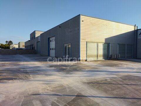 GARD(30) AIGUES MORTES (30), A LOUER / A LA LOCATION Local à usage entrepôt 196 m 2 avec 8 parkings et cour partagé 2750 30220 Aigues mortes