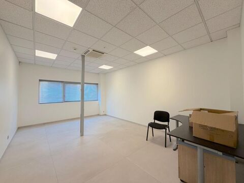   Local commercial/bureau 30 m², état neuf, belles prestations 