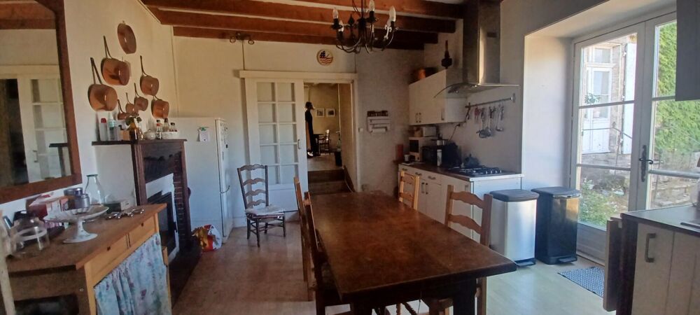 Grande maison de famille, dépendances et jardin