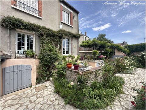   Courville-sur-Eure Maison de bourg 6 chambres, 250 m habitables, terrain clos 565 m, piscine couverte chauffe Maison - 6 pice(s) - 231 m