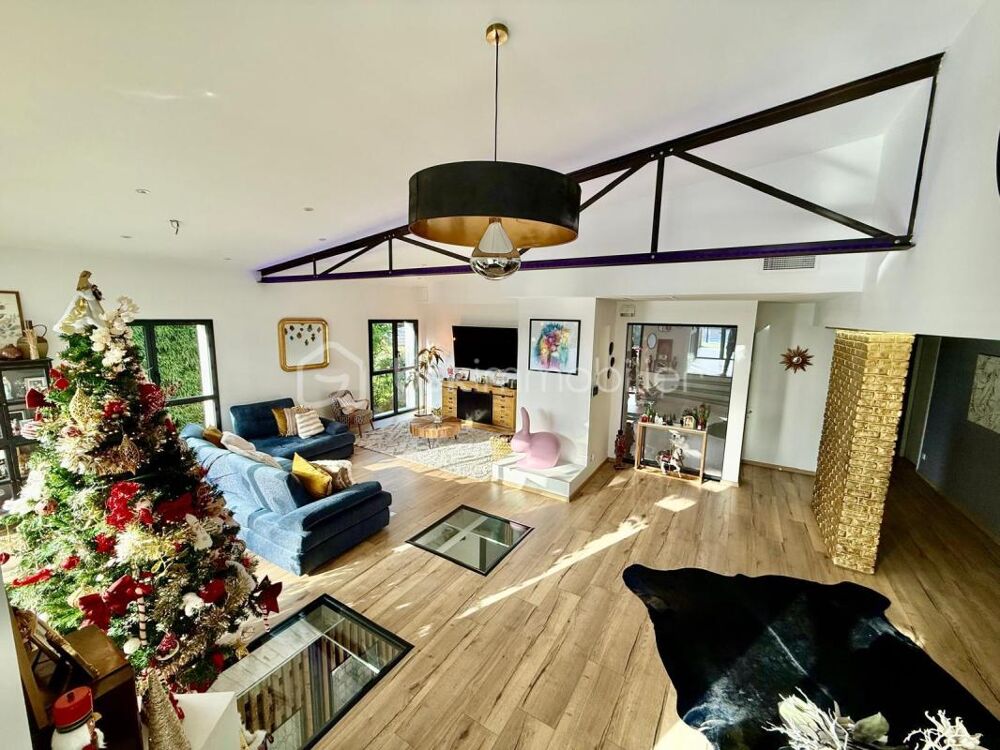 Magnifique propriété style loft de 293 m² sur un terrain de 1 360 m² à Lons