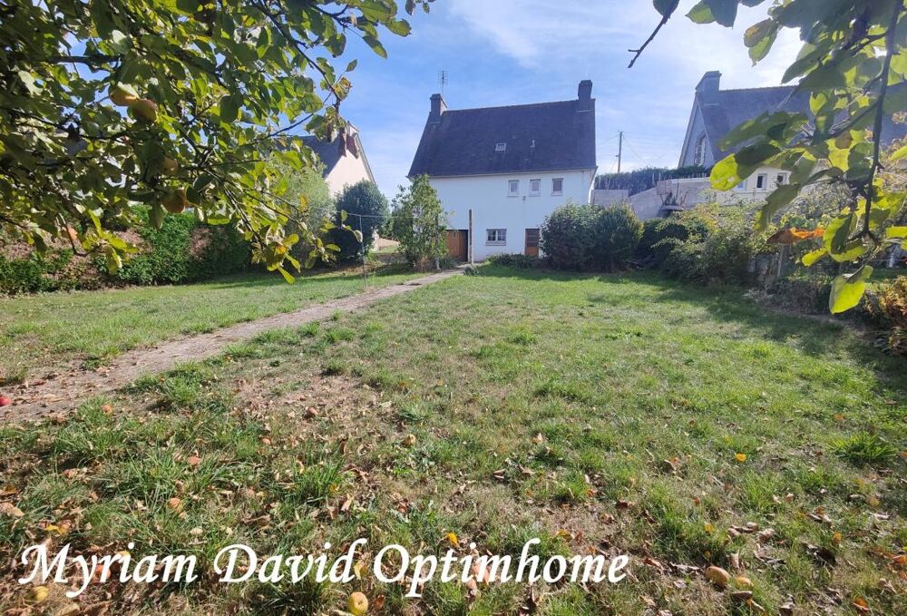 Maison familiale avec vie de plain-pied possible, proche du centre de Plouguernével