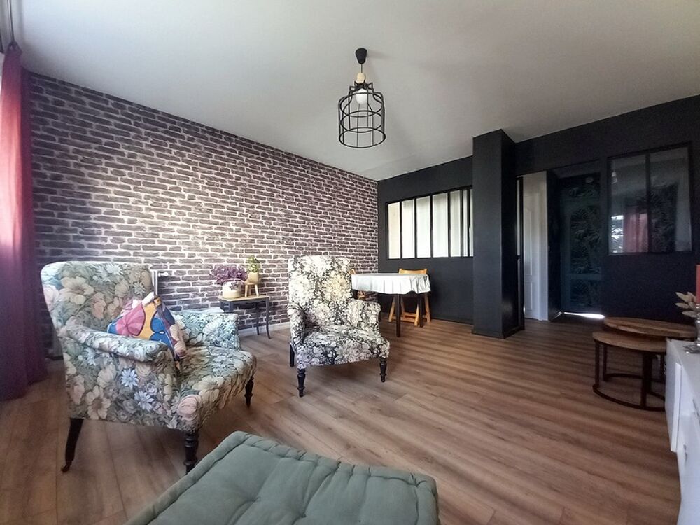 LAVAL CENTRE-VILLE  Appartement 80 m² entièrement rénové avec balcon, parking et ascenseur