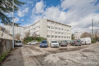  Immeuble � vendre 15 + pi�ces 1700 m�