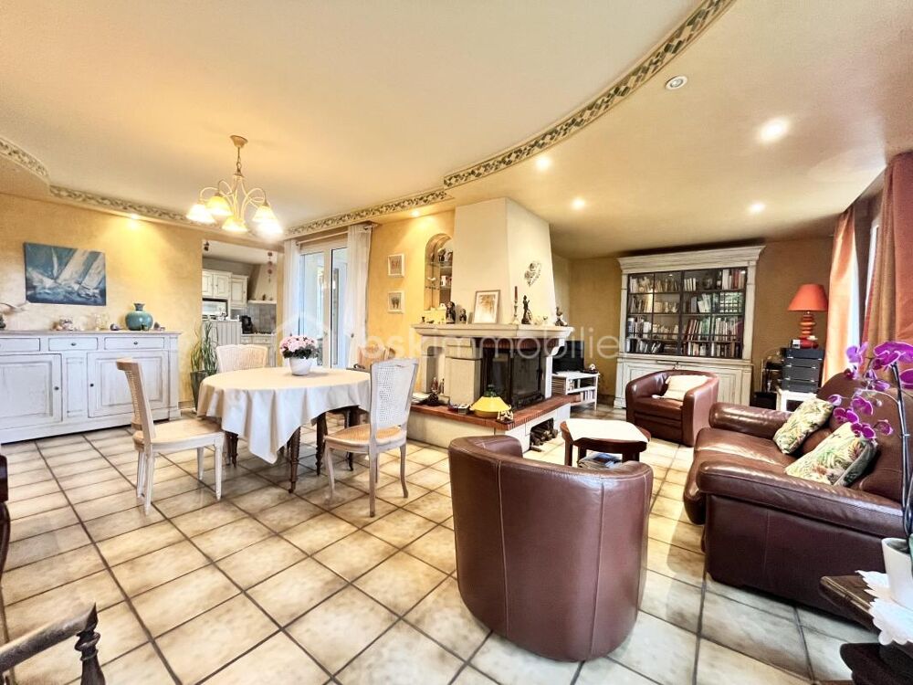 ? Maison familiale 135 m² sur un terrain de 1428m2 environ Quartier résidentiel  Les Herbiers