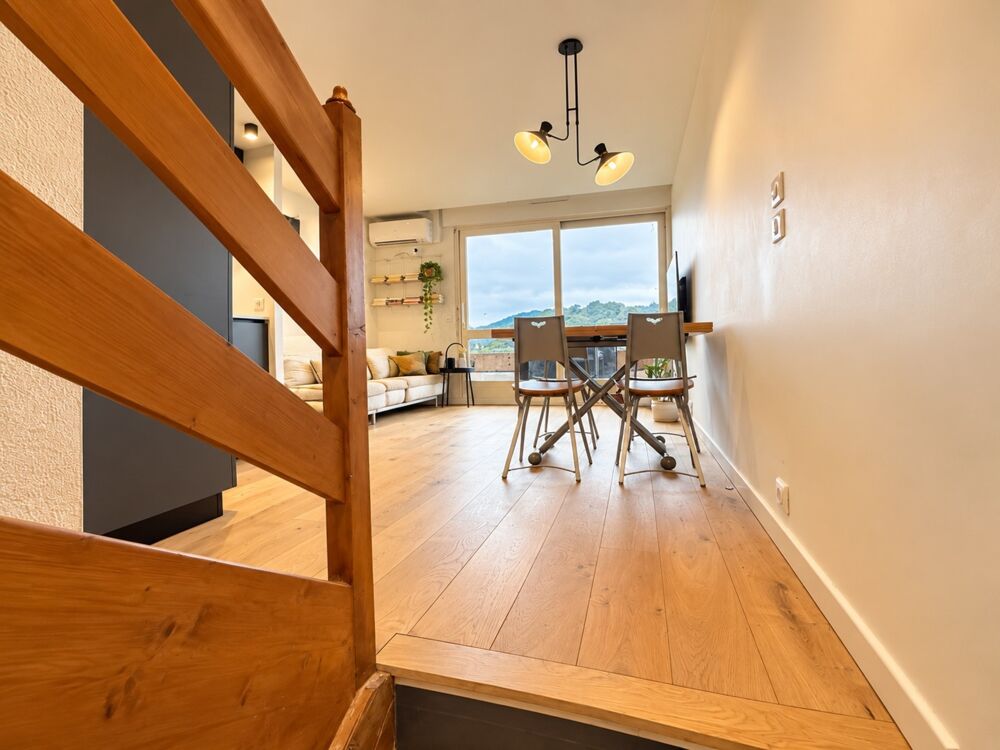 Location Appartement Talloires (74) – T2 bis meublé de 42 m² en triplex, deux balcons vue lac Talloires