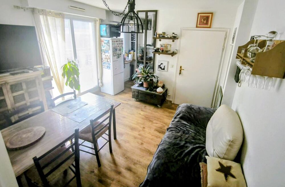 BOULOURIS, À vendre Superbe F2 avec terrasse, parking et cave Proche commerces & mer