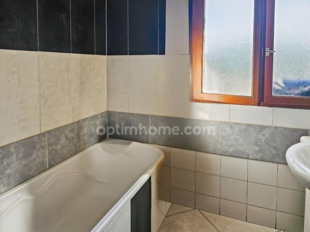 Vente Appartement Appartement 3 pièces de 65 m2 en duplex + studio de 20 m2 avec parkings à vendre à CARRIERES SOUS POISSY (78) Carrieres sous poissy