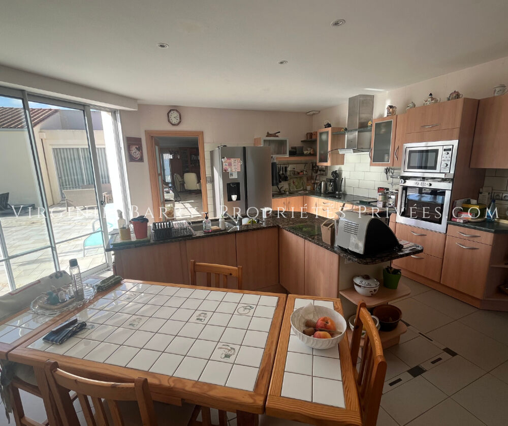 BELLE MAISON T5 DE PLAIN PIED AVEC PISCINE CHAUFFÉE